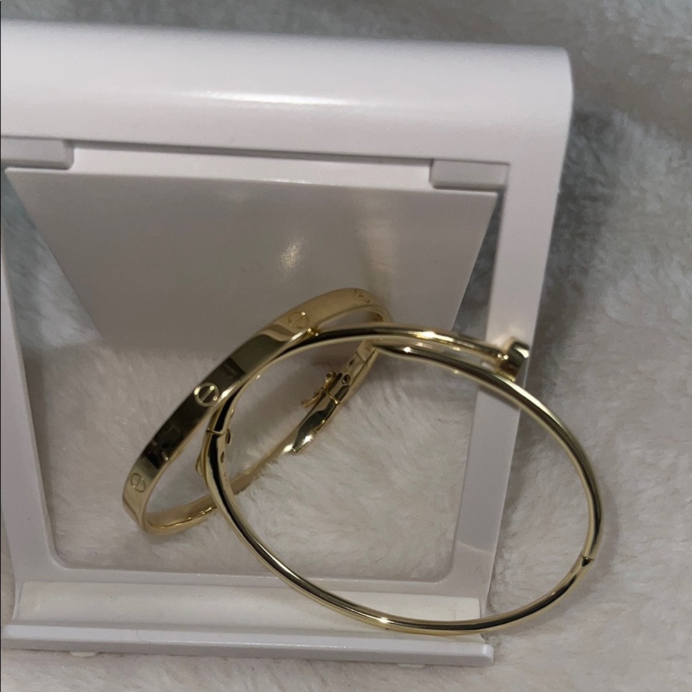 Chic Gold-Tone Bracelet for Women